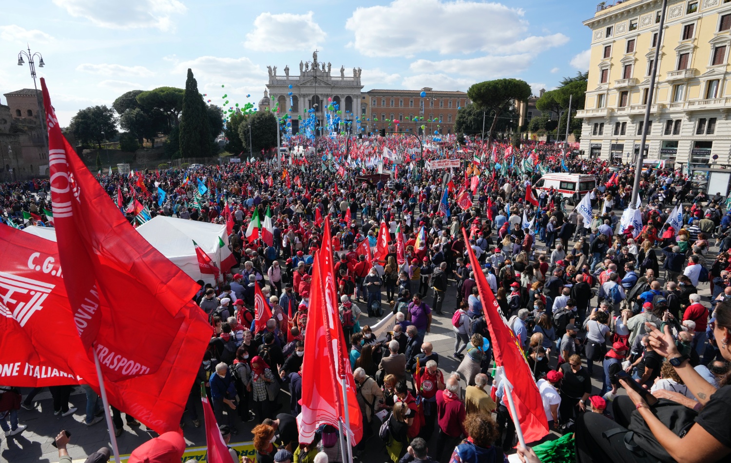 Партия против войны. Манифестация в Риме. Протесты в Италии 2021. Митинги в Италии. Митинги в Италии против НАТО.